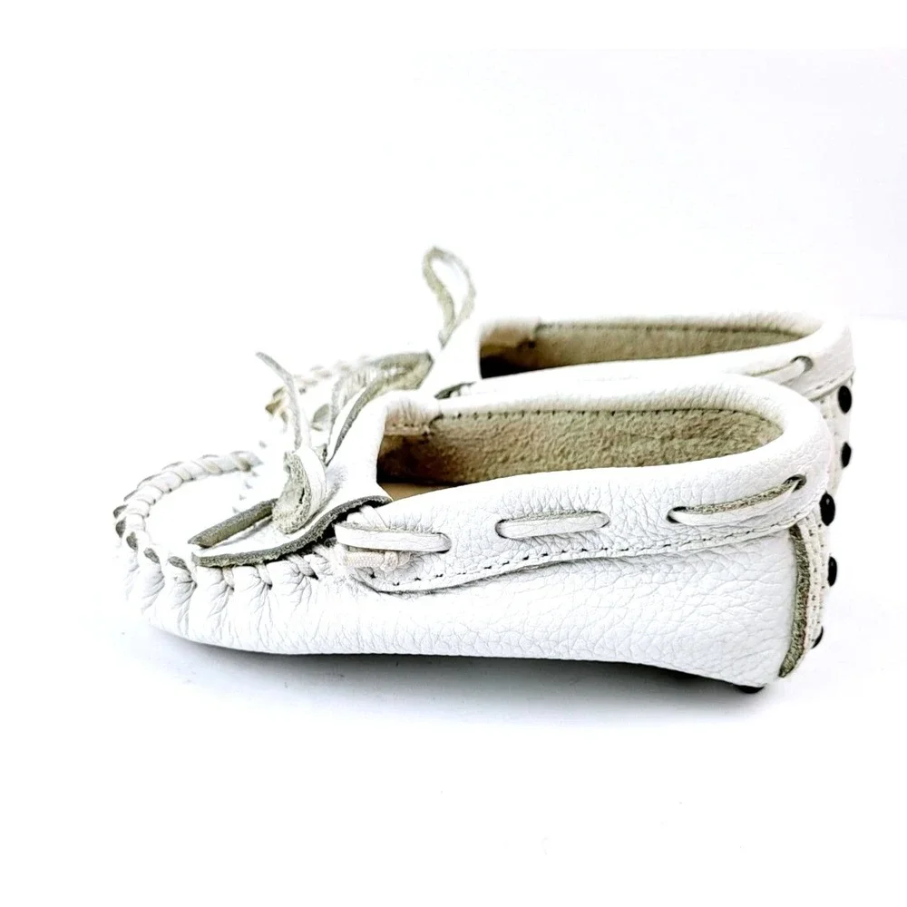 Minnetonka‎ Toddler White Leather Moccasins - Size 5 (toddler)